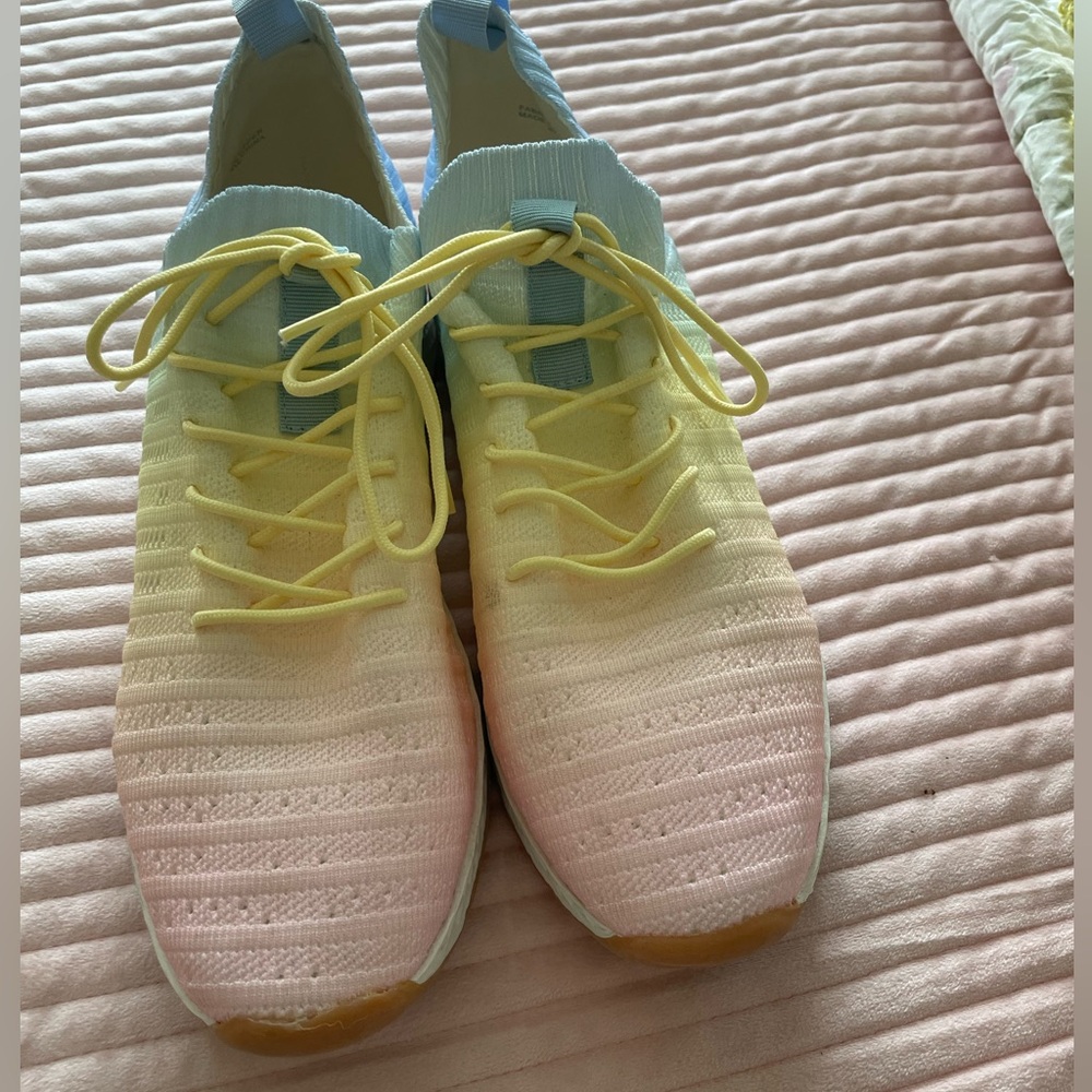 Woman’s Urban Sport by J Slide barely worn great condition multi colored